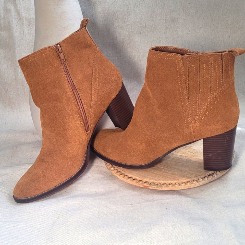 Womens Camel Suede Chelsea Boots Size 11 By GAP